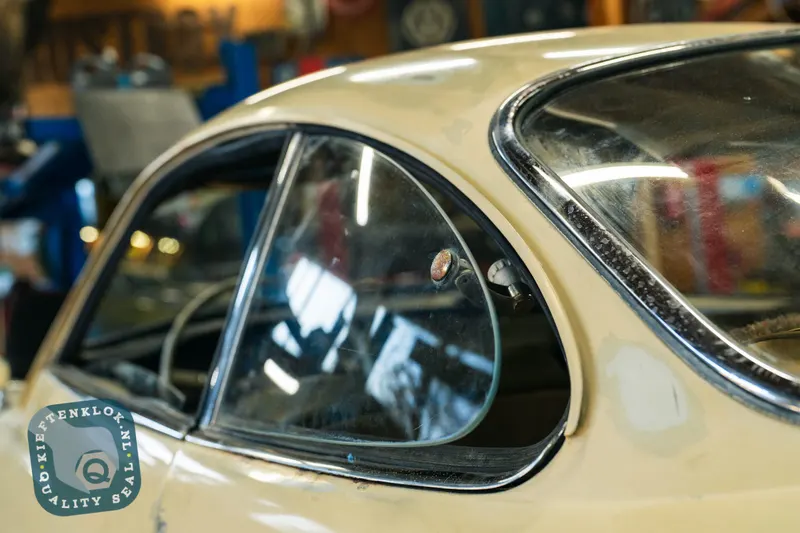 Volkswagen Karmann Ghia Coupé 12
