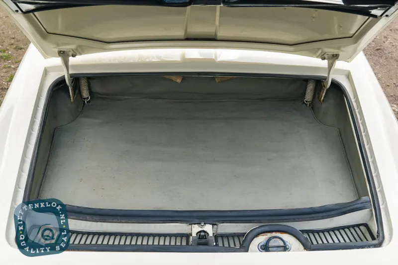 Volkswagen Karmann Ghia 13