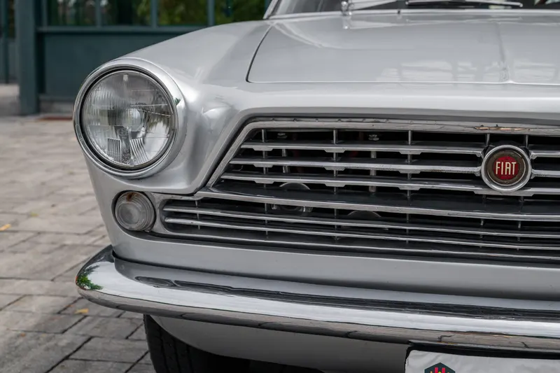 Fiat 2300 S Coupé 12