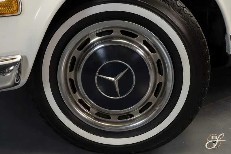 Mercedes-Benz 280SL 10