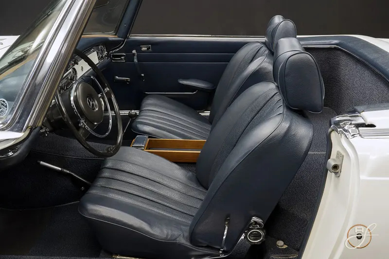 Mercedes-Benz 280SL 12
