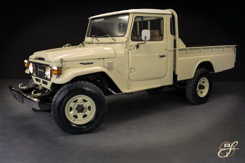 Toyota LandCruiser Pick Up FJ45 2