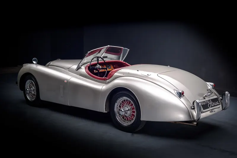Jaguar XK 120 10