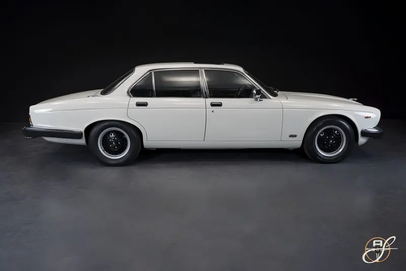 Jaguar XJ12 Sovereign V12 4