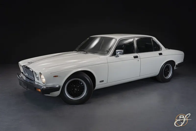 Jaguar XJ12 Sovereign V12 2