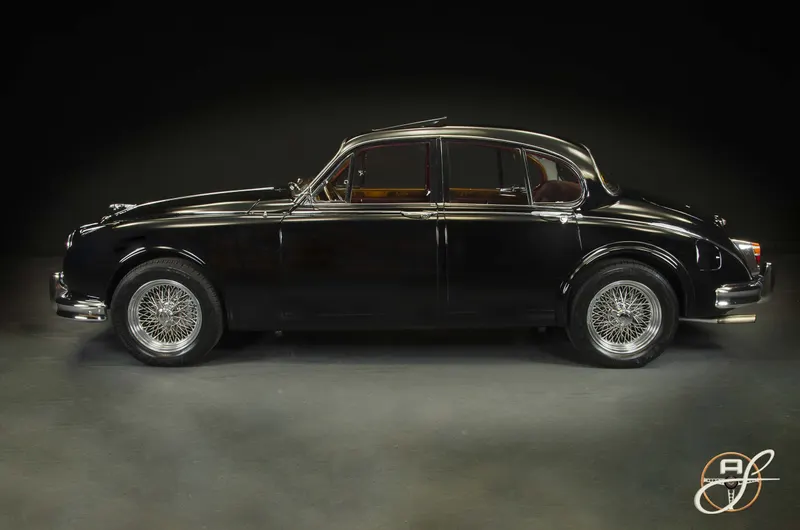 Jaguar MKII 3