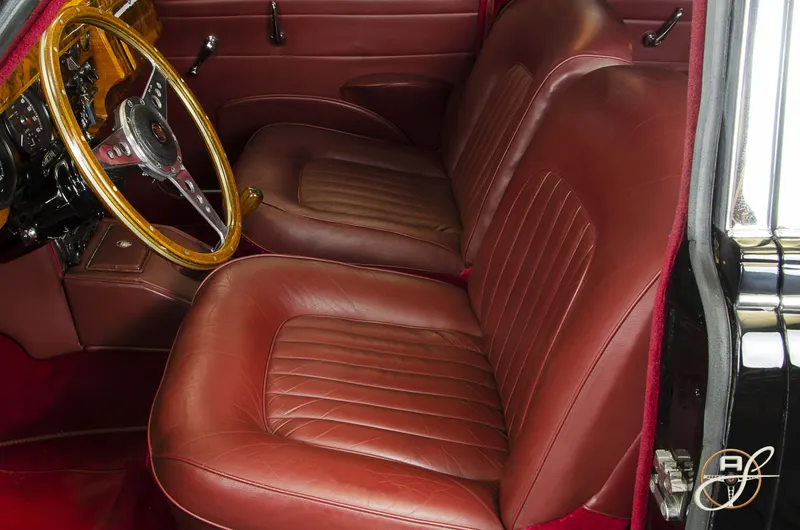 Jaguar MKII 11