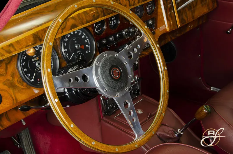 Jaguar MKII 12