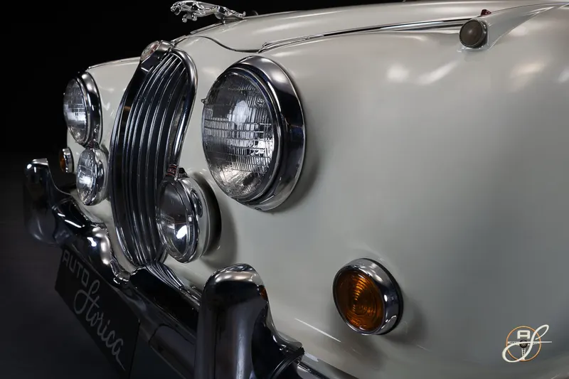 Jaguar MKII 8