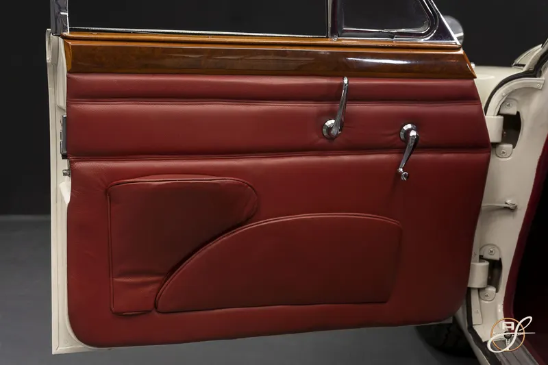 Jaguar MKII 12