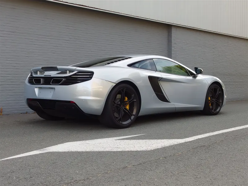 McLaren MP4-12C 8