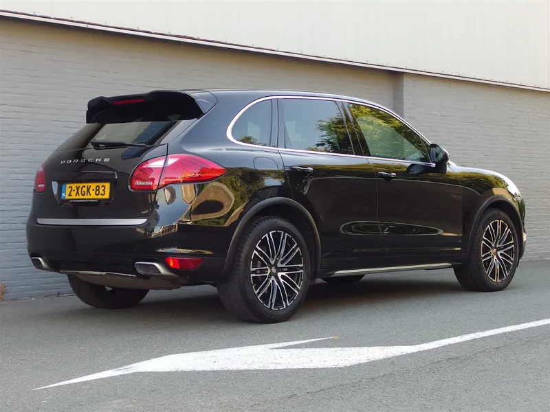 Porsche Cayenne S 4.2L V8 Diesel 3