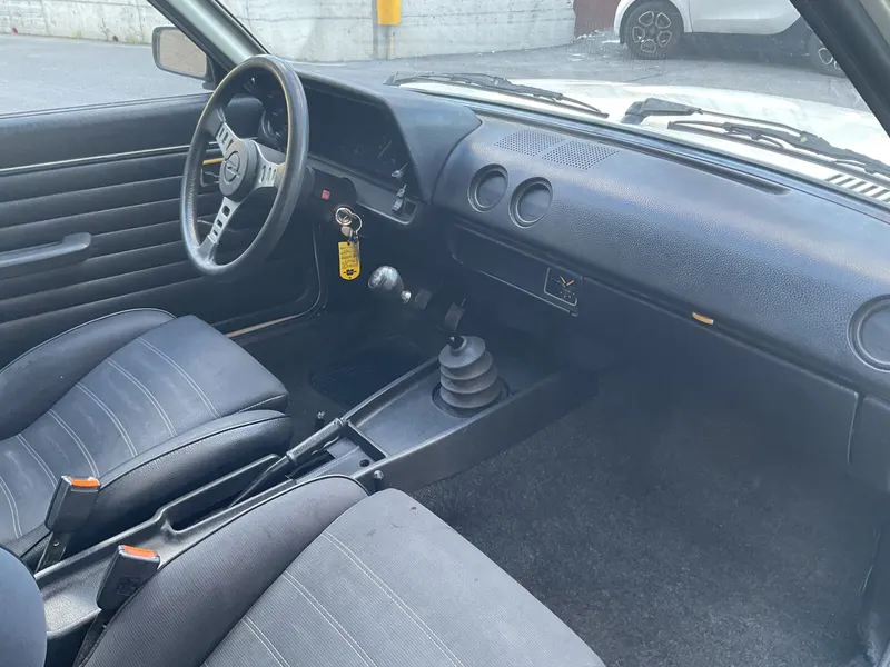 Opel ASCONA 2.0E 12