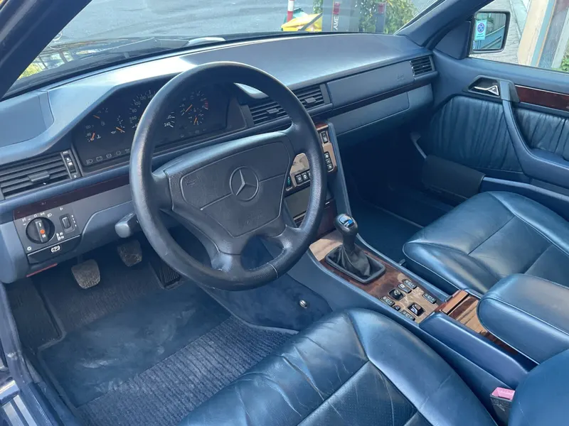 Mercedes-Benz E 200 CABRIOLET 11