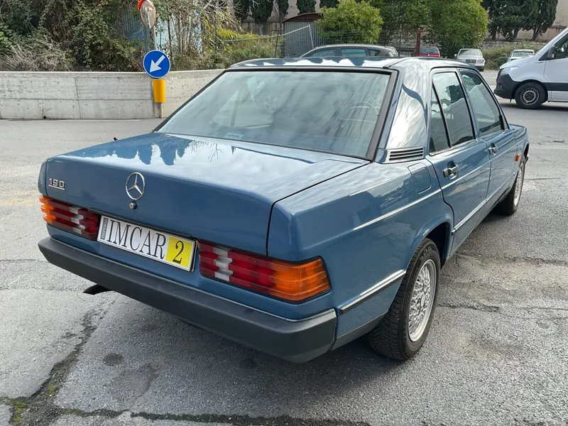 Mercedes-Benz 190 12