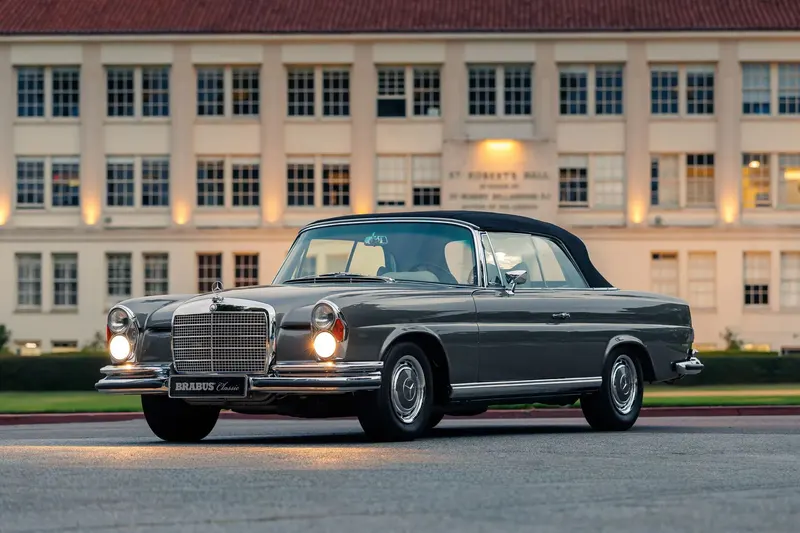 Mercedes-Benz 280 SE 3.5 Cabriolet 2