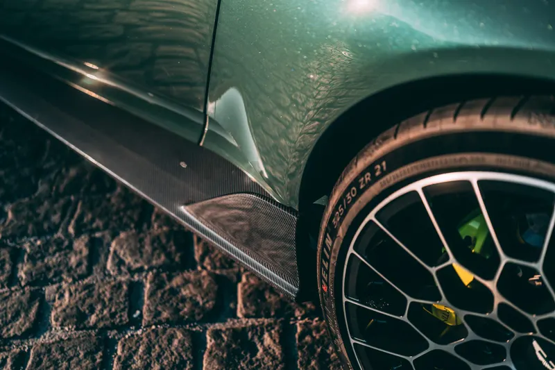 Aston Martin Valour 7