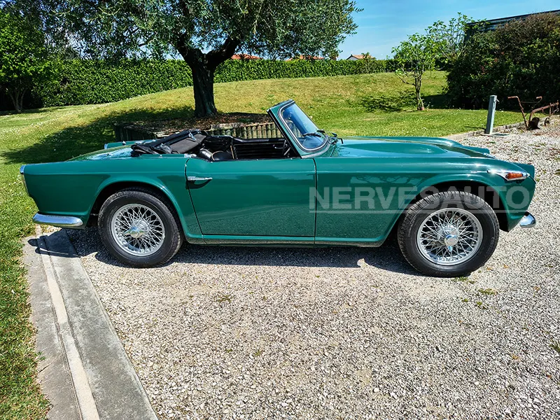 Triumph TR4 IRS Verde inglese 10