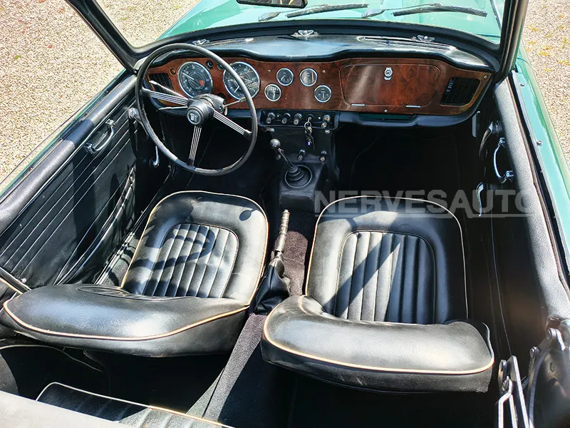 Triumph TR4 IRS Verde inglese 8