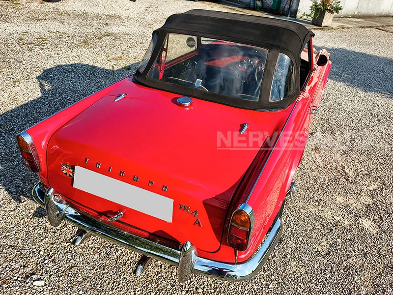 Triumph TR4A IRS Rosso Interni Pelle Nera 1966 Guida a 7