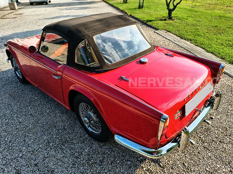 Triumph TR4A IRS Rosso Interni Pelle Nera 1966 Guida a 8