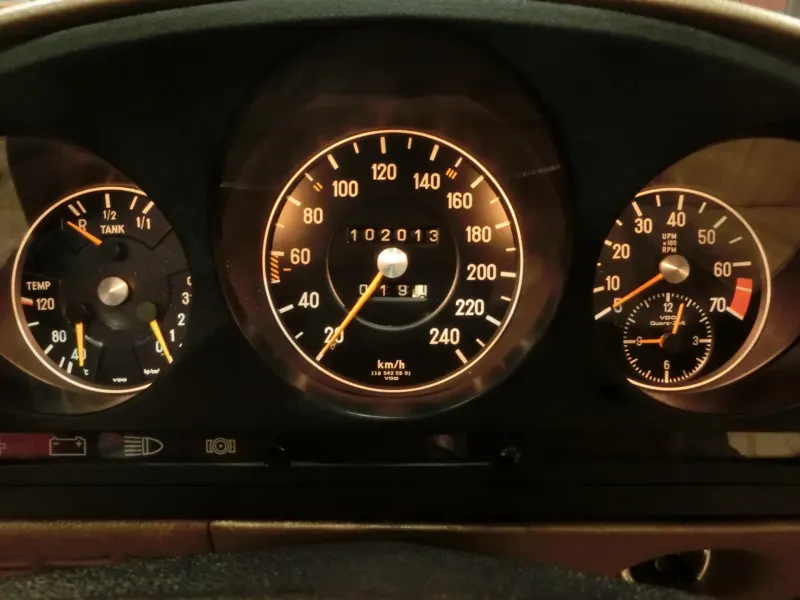 Mercedes-Benz 350 SLC C107 9