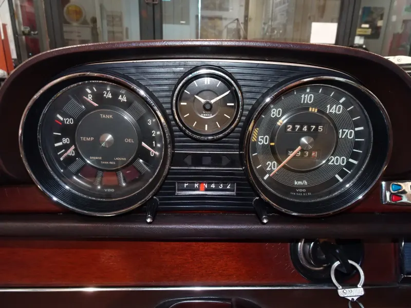 Mercedes-Benz 250 SE W108 11