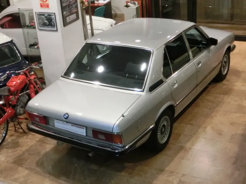 BMW 518 SEDAN E12 SERIES 5 6