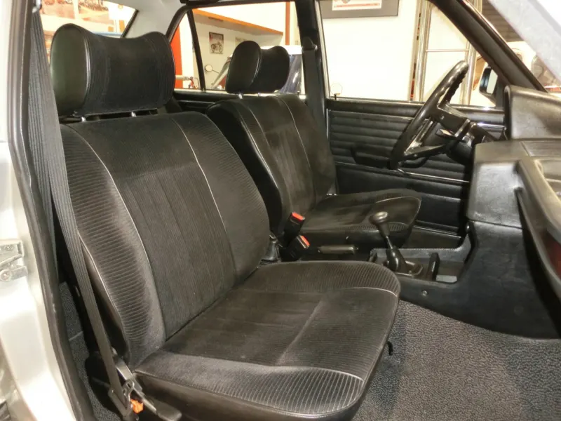 BMW 518 SEDAN E12 SERIES 5 8