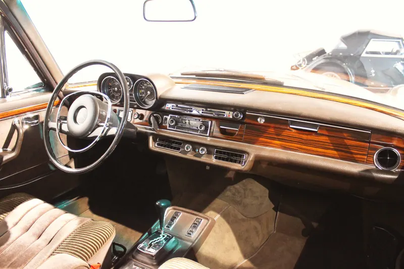 Mercedes-Benz 300 SEL 6.3 11