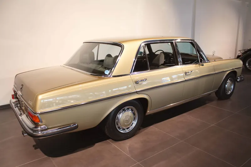 Mercedes-Benz 300 SEL 6.3 8