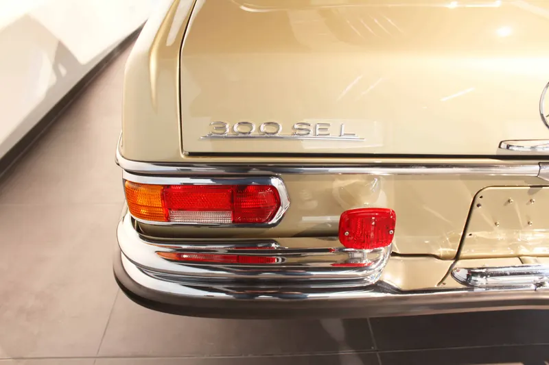Mercedes-Benz 300 SEL 6.3 9