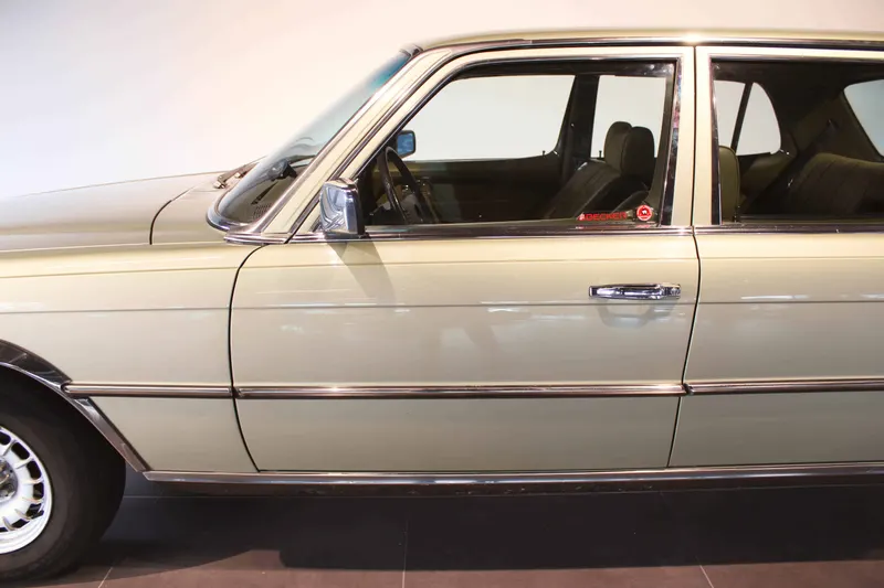 Mercedes-Benz 450 SEL 6.9 W116 6