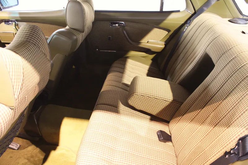 Mercedes-Benz 450 SEL 6.9 W116 9