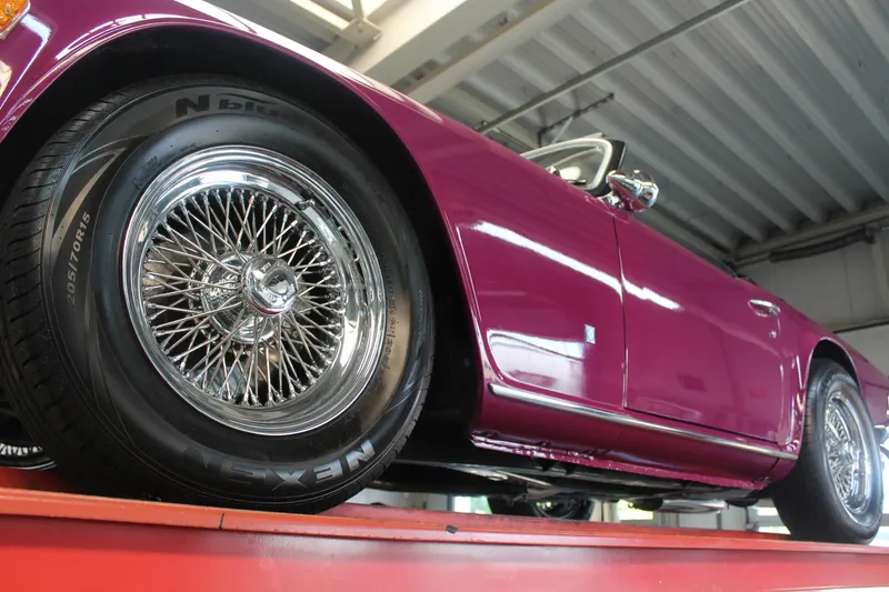 Triumph TR6 Overdrive In Magenta 9