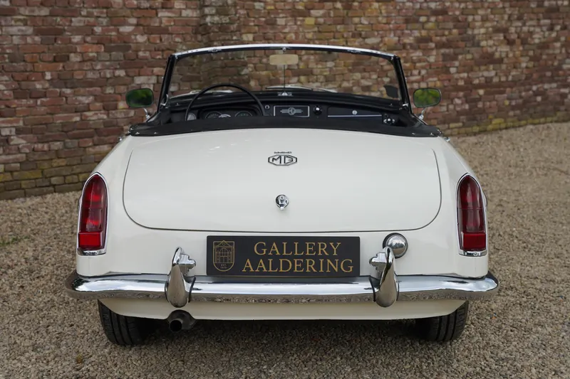 MG B MkI Roadster The steel-dash 6