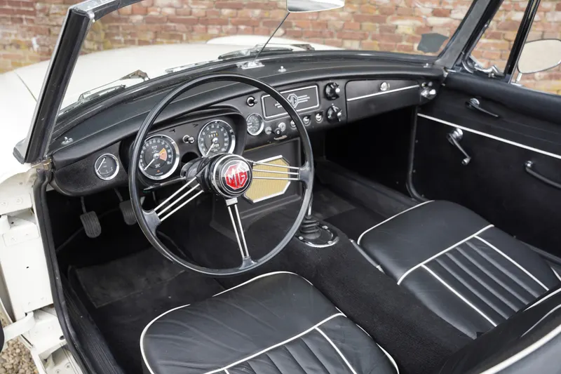 MG B MkI Roadster The steel-dash 3