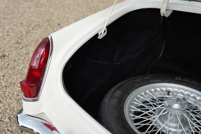 MG B MkI Roadster The steel-dash 9
