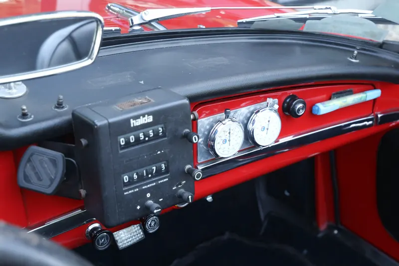 Alfa Romeo Giulia 1600 Spider "Restored and rebuilt" 10