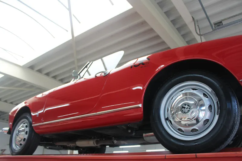 Alfa Romeo Giulia 1600 Spider "Restored and rebuilt" 7