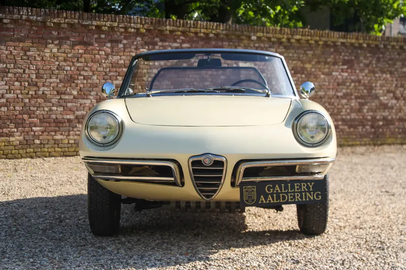 Alfa Romeo Spider Duetto 1600 5