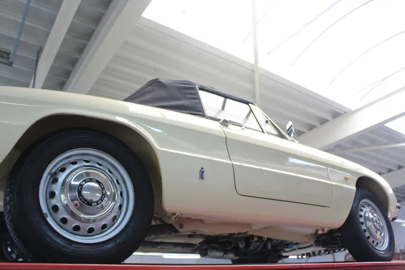 Alfa Romeo Spider Duetto 1600 10