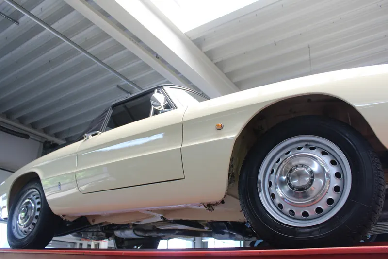 Alfa Romeo Spider Duetto 1600 8