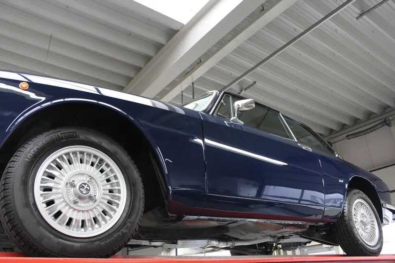 Alfa Romeo GTV 2000 Bertone Blu Ollandese over Naturale 8