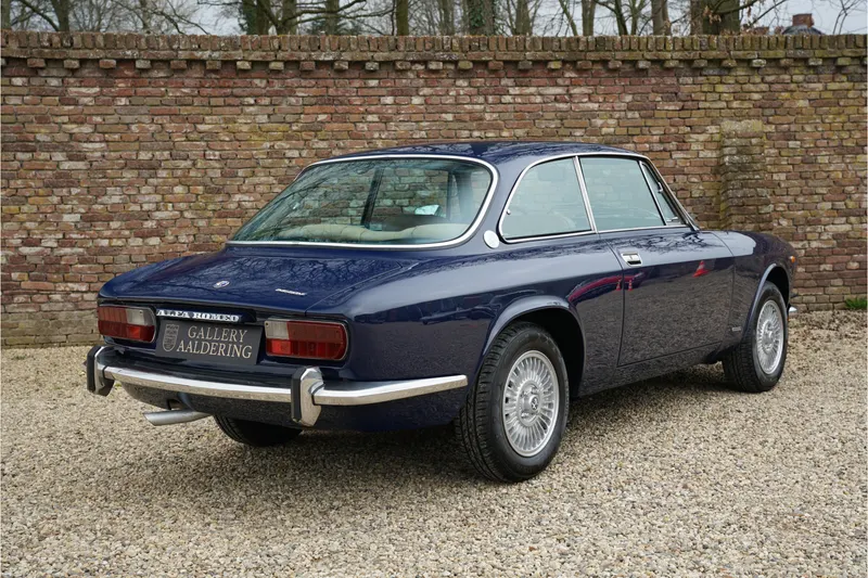 Alfa Romeo GTV 2000 Bertone Blu Ollandese over Naturale 2