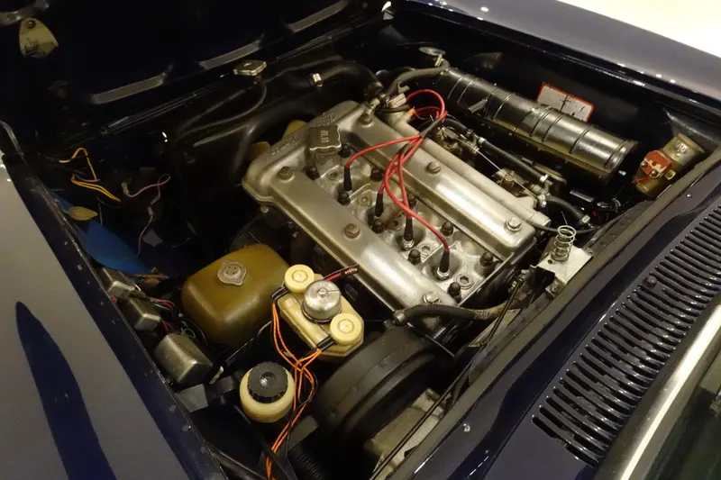 Alfa Romeo GTV 2000 Bertone Blu Ollandese over Naturale 12