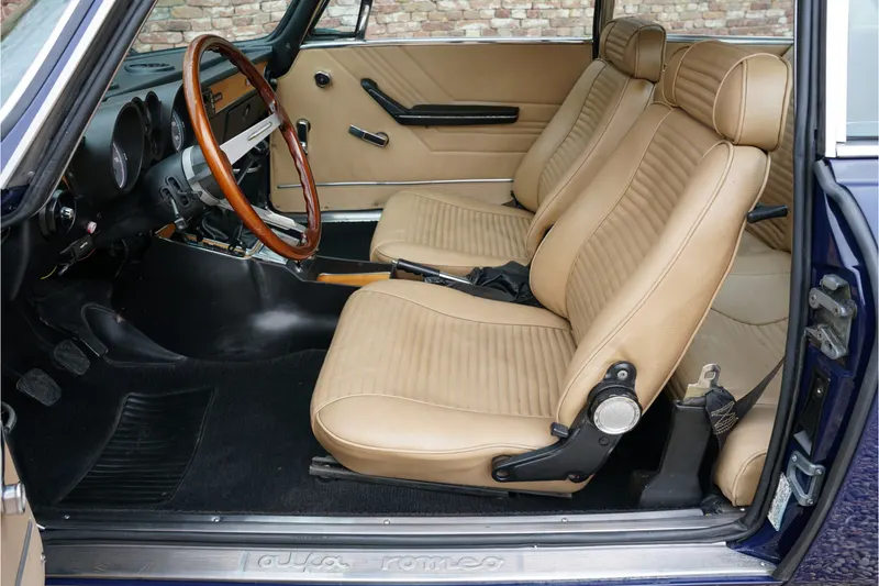 Alfa Romeo GTV 2000 Bertone Blu Ollandese over Naturale 3