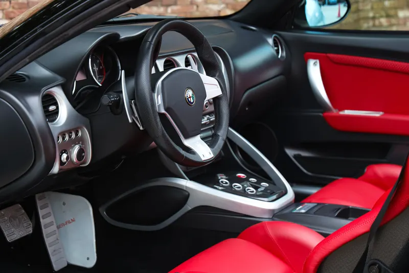Alfa Romeo 8C Spider "Less than 9.800 kilometers" 3