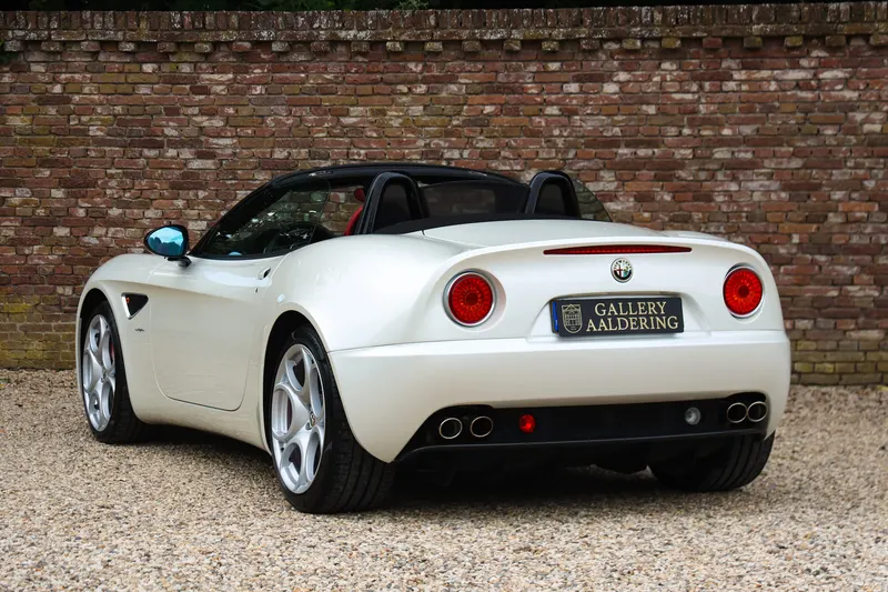 Alfa Romeo 8C Spider "Less than 9.800 kilometers" 2