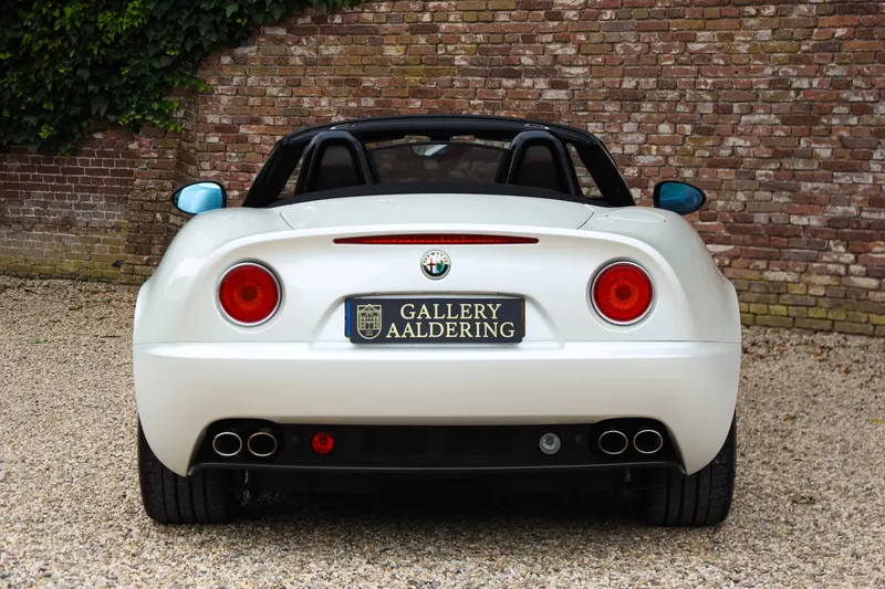 Alfa Romeo 8C Spider "Less than 9.800 kilometers" 6